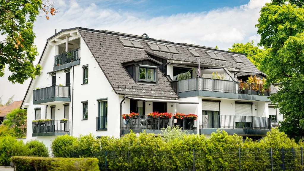Fertiggestelltes Mehrfamilienhaus Menzingerstraße 70 in München